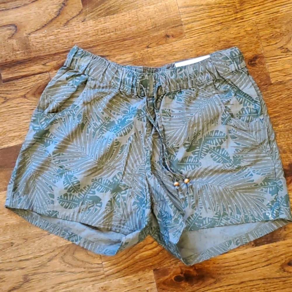 Womens Natural Reflection green leaf shorts size S